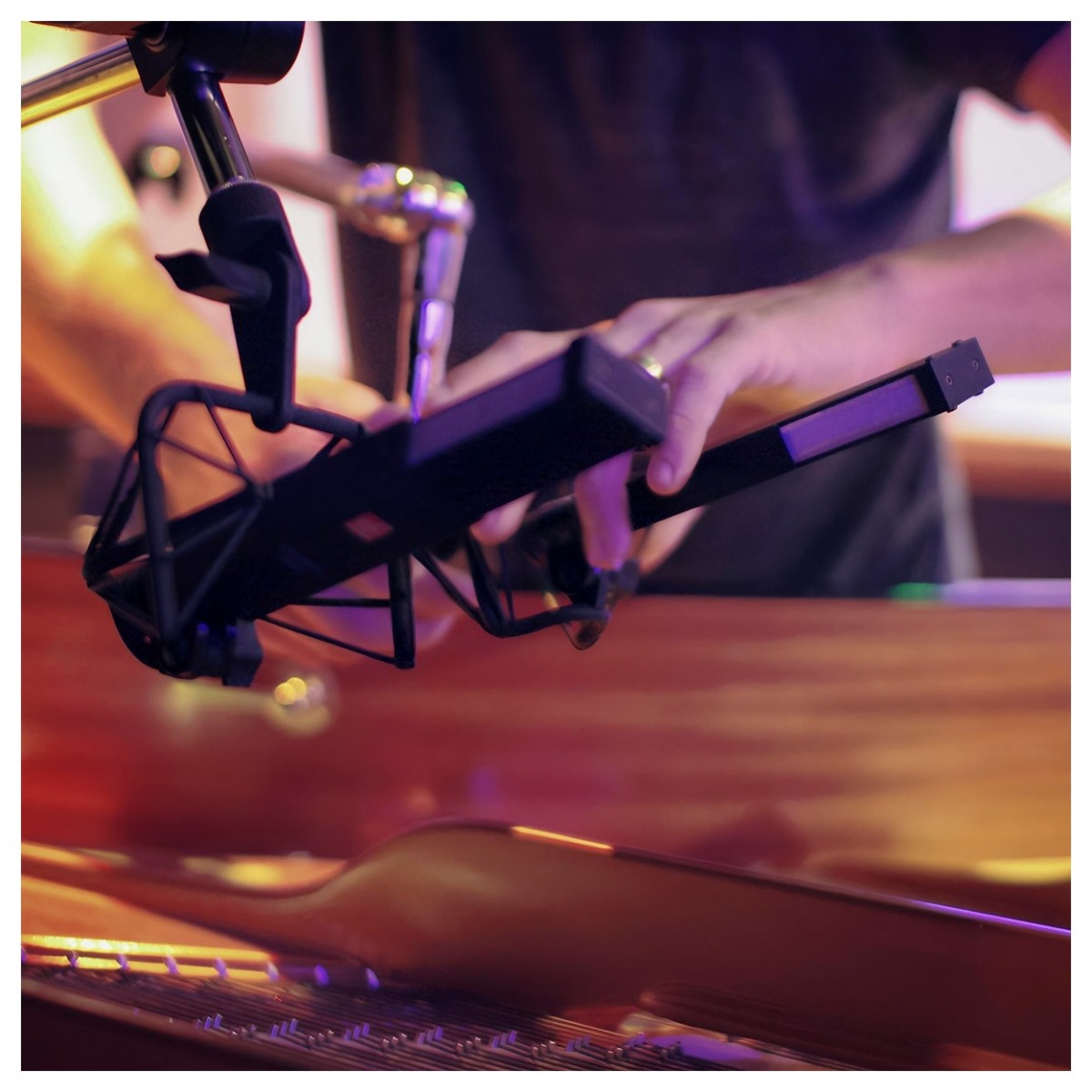 sE Electronics VR2 Voodoo Active Ribbon Mic